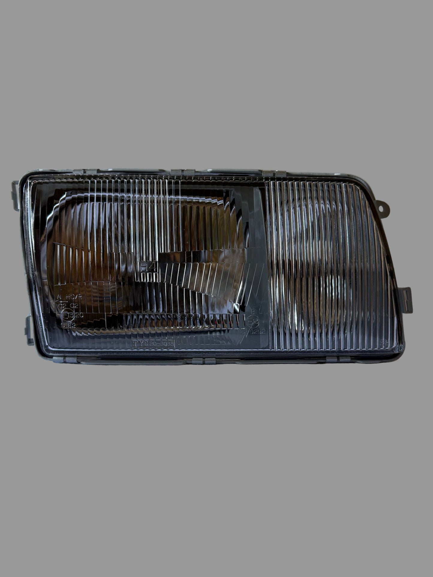 TYC 20-3088-05-2B – Phare avant droit – Mercedes-Benz W126 (1981–1989) – Halogène H4/H3
