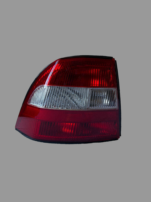 TYC 11-3348-05-2 – Feu arrière gauche – Opel Vectra B (1995–1999)