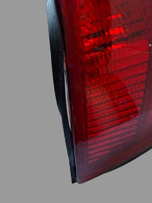 TYC 11-3347-05-2B – Feu arrière droit – Opel Vectra B (1995–1999) – Rouge/Blanc – Occasion