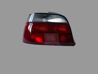 compare product TYC 11-6010-11-2 – Feu arrière gauche – BMW Série 5 E39 Berline (1995–2000) – Blanc