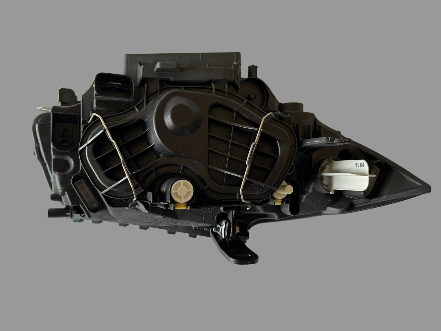 Linker Vorder Scheinwerfer Valeo 043902- BMW Serie 1 E87- 2004-2007-H7-PY21W-W5W