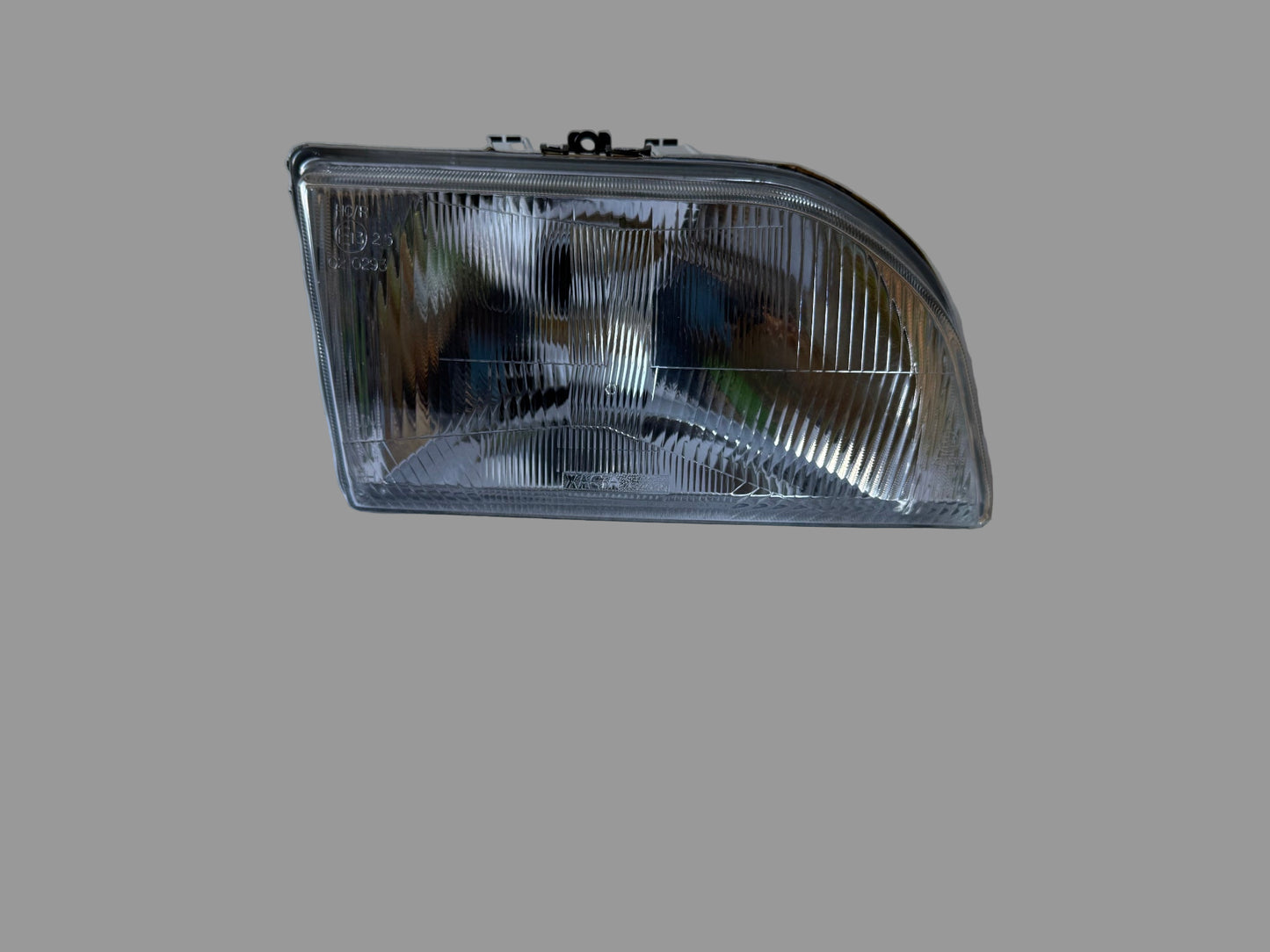 TYC 20-3403-05-2 – Farol dianteiro direito – Ford Fiesta Mk3 (1989–1995) – Halogéneo H4 – Manual