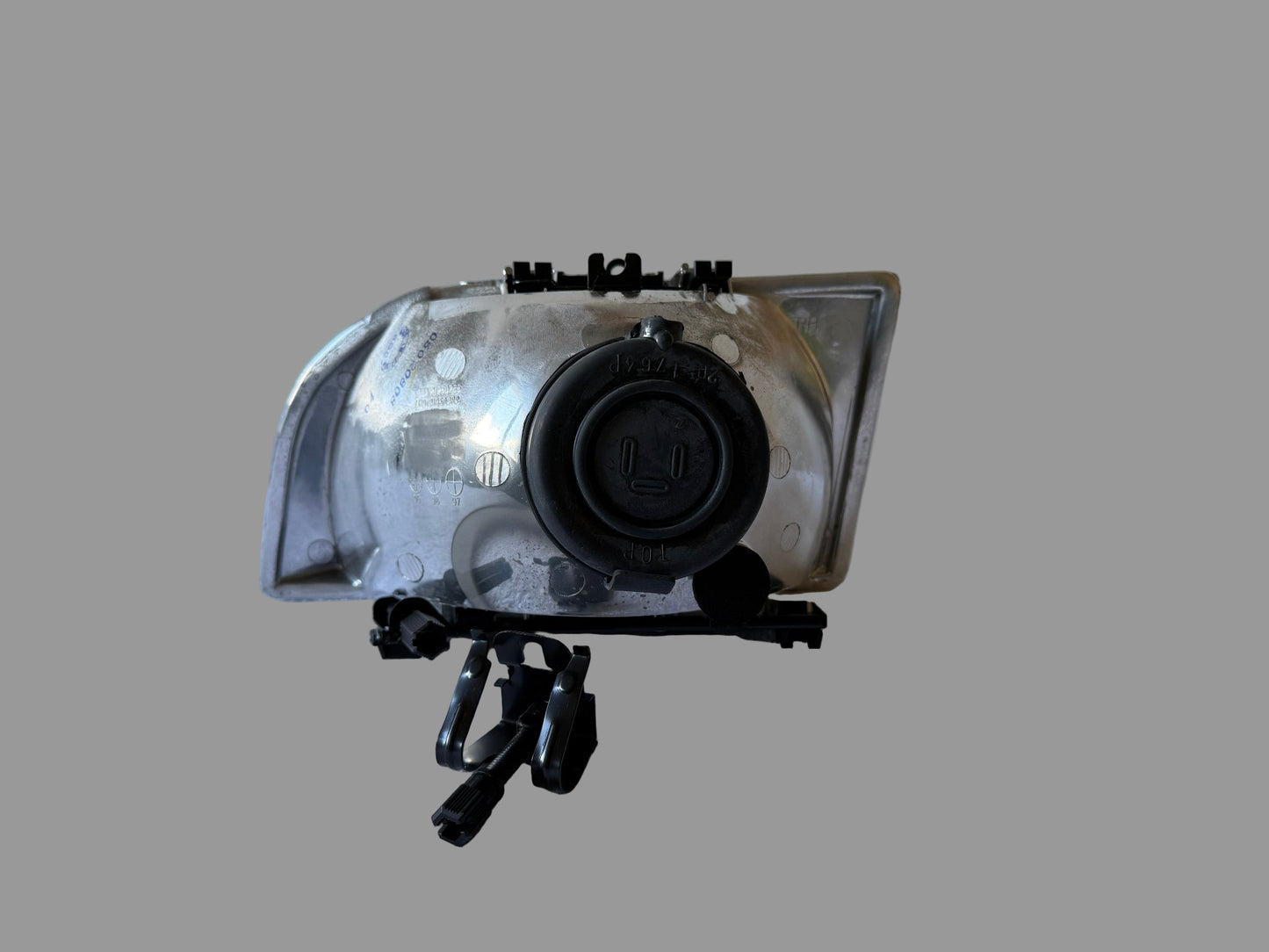 TYC 20-3403-05-2 – Farol dianteiro direito – Ford Fiesta Mk3 (1989–1995) – Halogéneo H4 – Manual