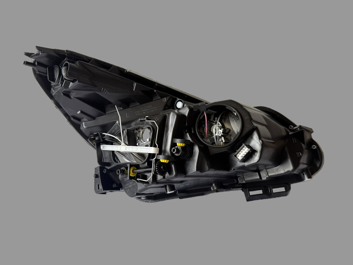 TYC 20-12630-05-2 – Phare avant gauche – Opel Corsa D (2011–2014) – Halogène H1/H7/W21/5W – Électrique – Chrome