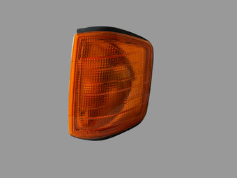 compare product TYC 18-3256-05-2 – Clignotant Avant Gauche – Mercedes-Benz W201 (1982–1993)