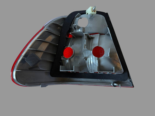 Rechter Rückscheinwerfer TYC 11- 5915 -11-2 - BMW Serie 3 E46 - 1998 – 2001