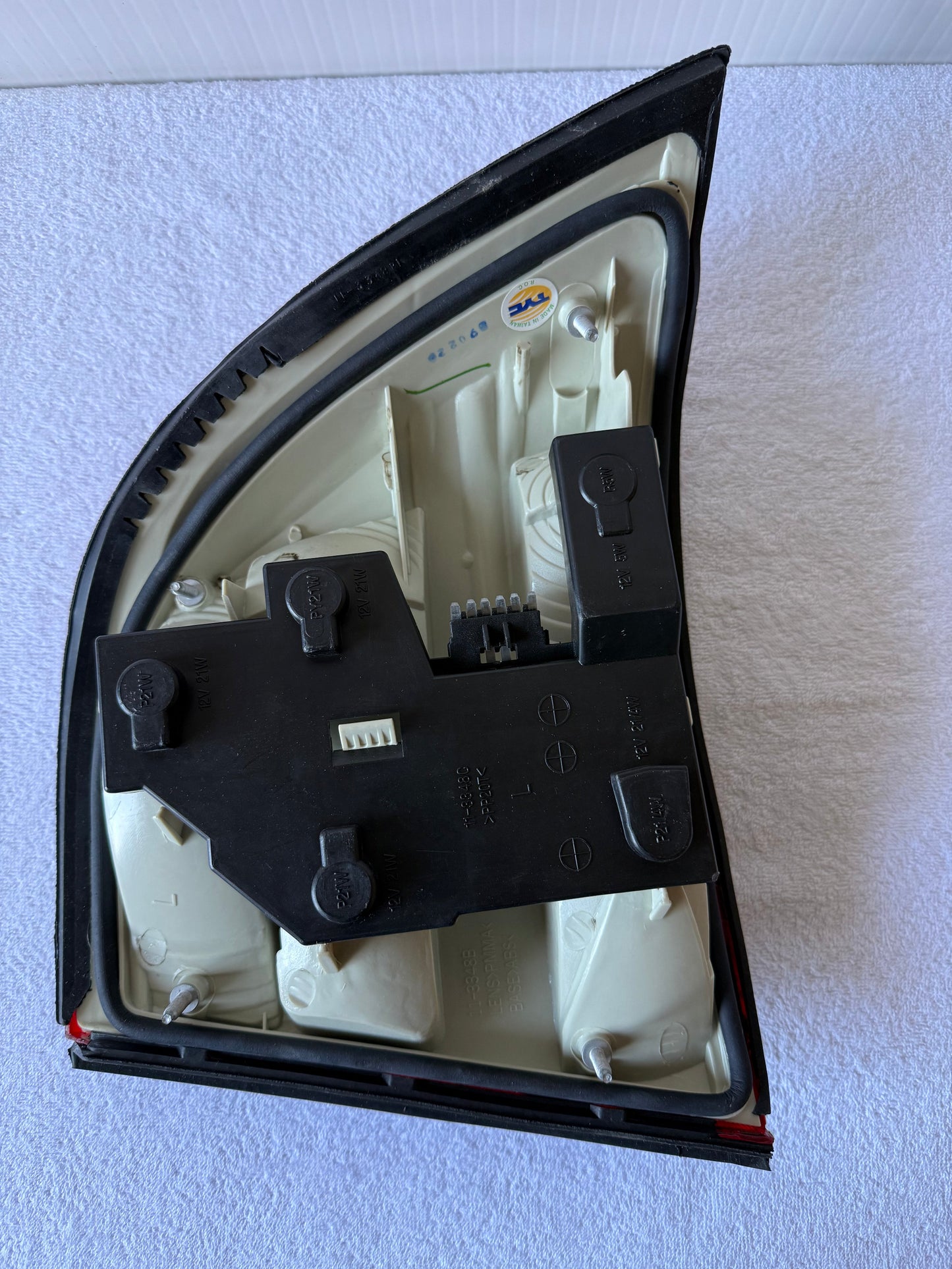 TYC 11-3348-05-2 – Feu arrière gauche – Opel Vectra B (1995–1999)