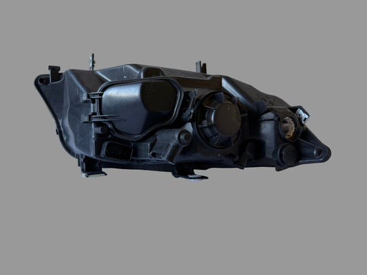 TYC 20-11252-05-2 – Linker Vorderer Scheinwerfer – Mercedes Klasse C W204 (2007–2008) – Halogen H7/H7