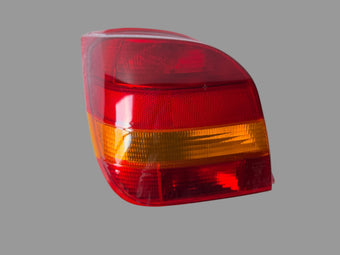 compare product Eurolites 44644635B / 27295134 / F10.15.1.771 – Feu arrière gauche – Ford Fiesta (1989–1995) – Occasion