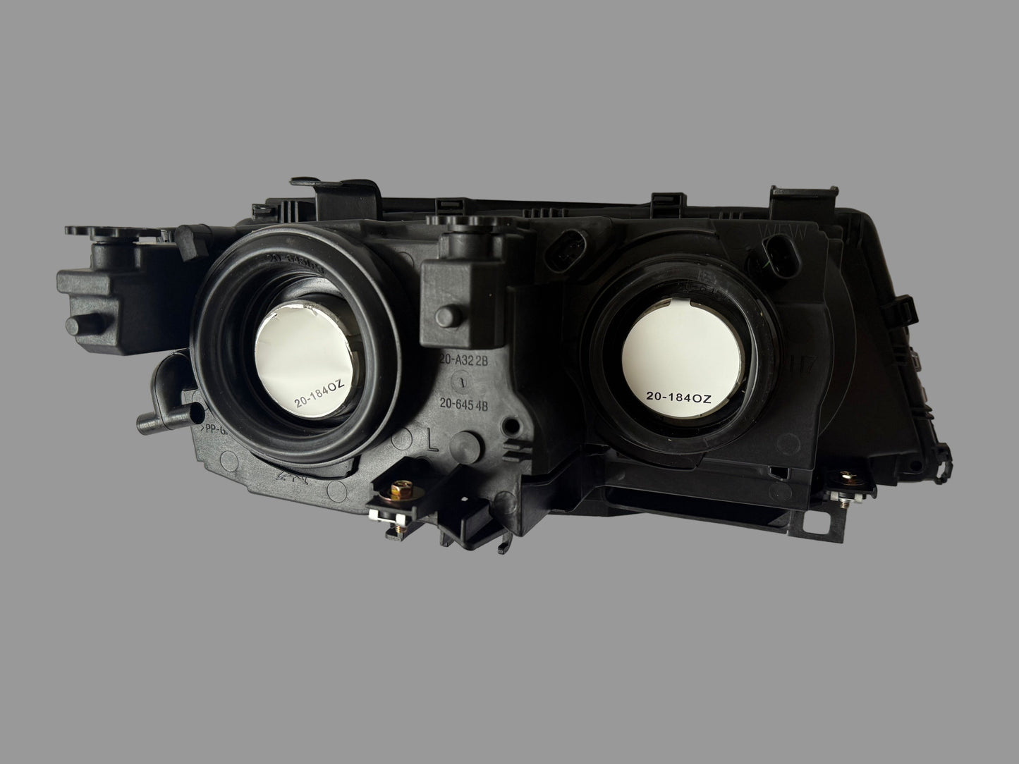 TYC 20-0322-11-2 - Phare Avant Gauche - BMW Série 3 E46 (2001-2005) -Halogène H7/H7 - Titane - Électrique